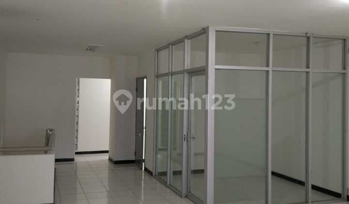 ruko di jln oto iskandar dinata, mainroad