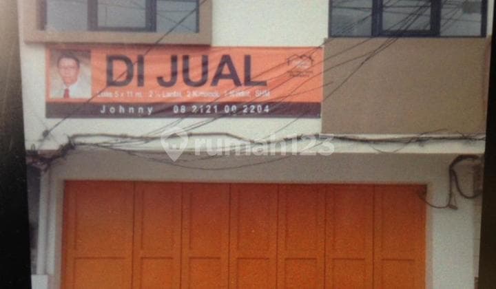 Newly fully renovated shop house in Gardujati, Bandung.