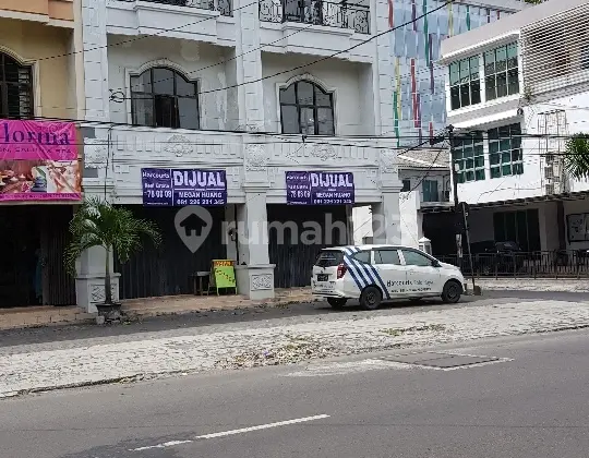 Ruko strategis 3lantai solo kota, cocok untuk usaha..