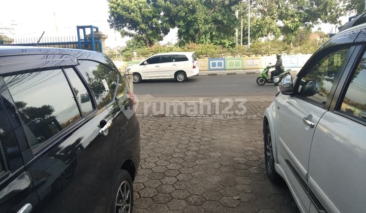Ruko Pasar Minggu Depan Jalan Raya Cocok untuk Kantor , Bank, Jne, Jid, J&T