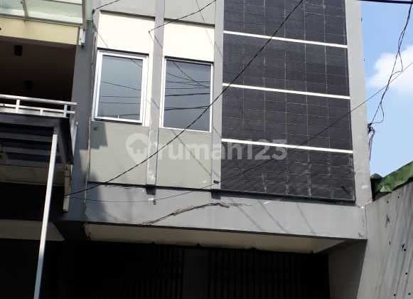 Ruko Baru Minimalis 3 lantai Tengah Kota di jl. Karapitan
