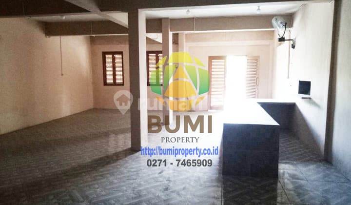 Ready-to-use shop house, suitable for business, strategic location.