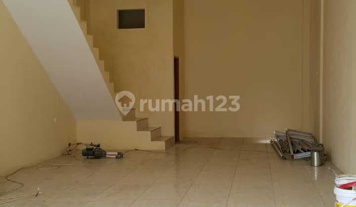 Strategis di pinggir jl. raya, dekat ke toll Alam Sutera, pusat perbelanjaan, RS Omni,