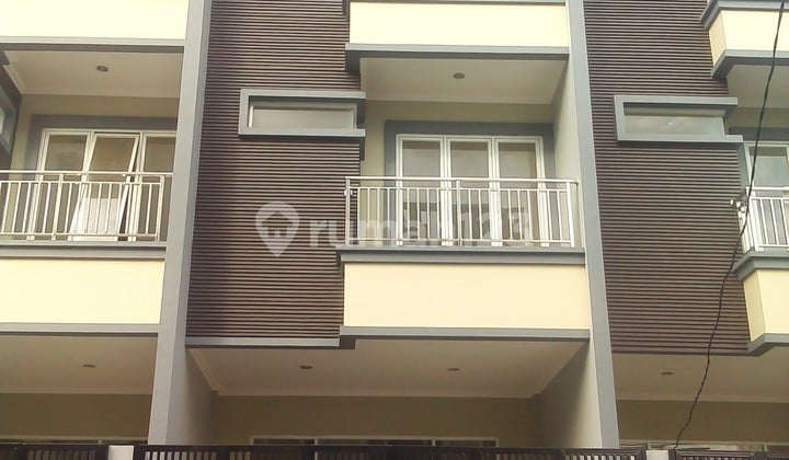 Ruko Bagus 200 m2 SHM Taman Surya, Jakarta Barat