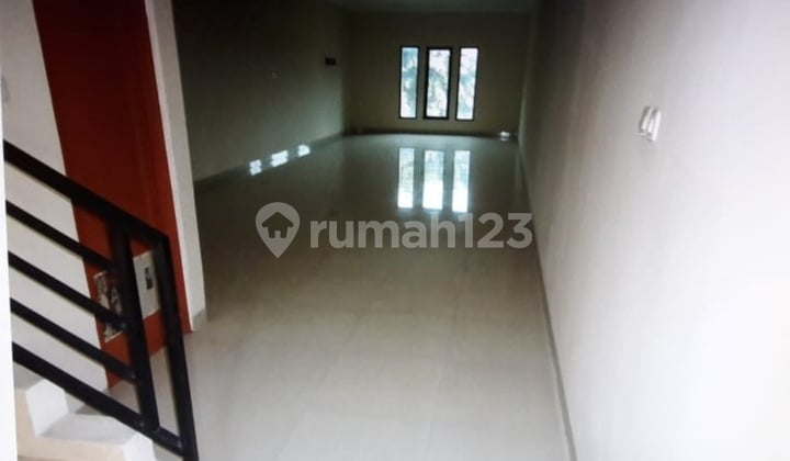 Ruko besar 3.75Lantai berlokasi strategis dan bebas banjir di pos pengumben jakarta barat