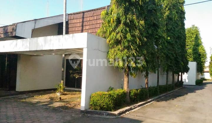 Gudang Dan Kantor Di Kerten Hitung Tanah