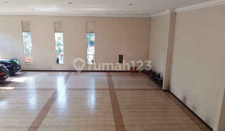 Ruko luas tengah kota