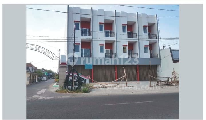 Ruko baru 3lantai di tipes Solo