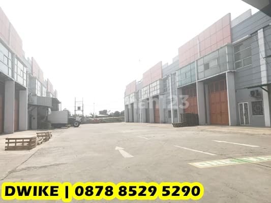 Gudang Infinity di Jalan Raya Pasar Kemis, bebas kuli Angkut, bebas banjir Strategis!