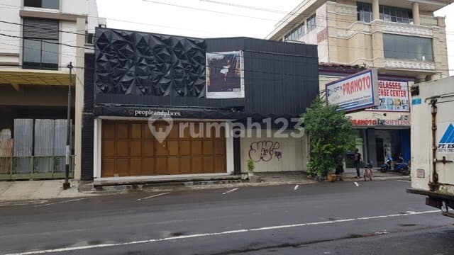 Ruko sangat strategis untuk usaha di jl dr Rajiman solo