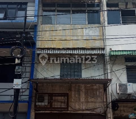 Ruko Murah di Pasar Pagi hanya dengan 90 juta / tahun, ada Garasi