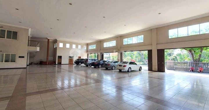 Sewa Gedung/Showroom, Strategis, Nol Jalan Raya, Siap Pakai - TAN -