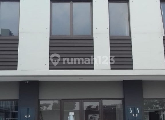 Ruko Minimalis Depan Jalan dan Strategis, Depan Gerbang Vanya Park