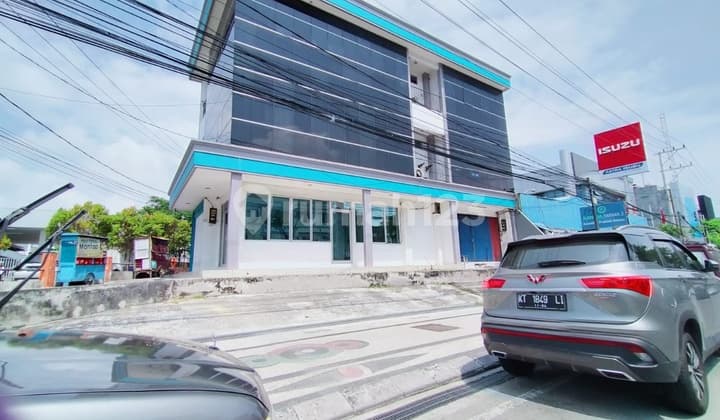 Ruko lebar 25m Jl.Jend Sudirman tengah kota