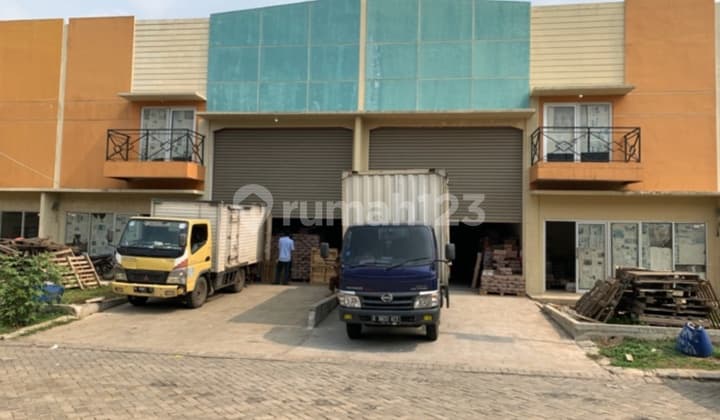 gudang siap pakai, lokasi strategis