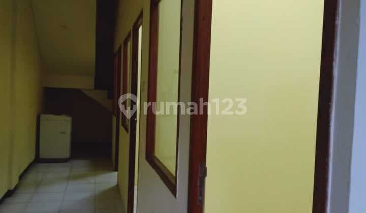 2-Storey Shop House Suitable for Bank in Manyar Resort Shop House Complex, Suko Mulyo Main Road, Gresik, Land Area 76.8 m2 (4.8 x 16), Building Area 146.8 m2.