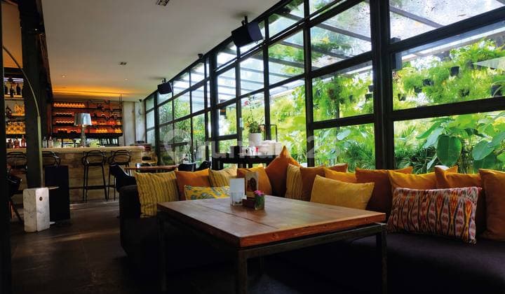 Dijual Gedung di Kemang Raya, Butik dan Resto Sangat Strategis