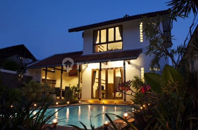 Villa Omset Manis, 2 SWIMPOOL strategis @ malioboro kost hotel keraton