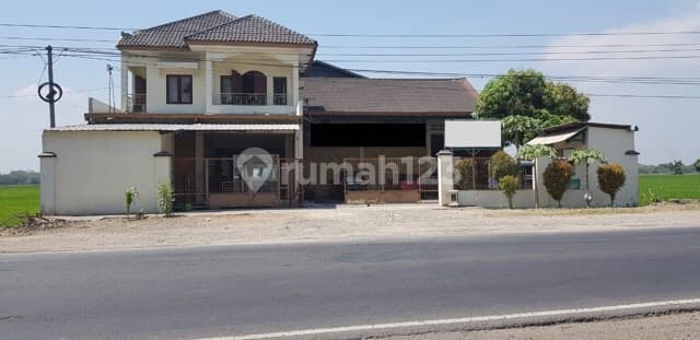 Gudang sangat stratgeis pinggir jalan raya sragen solo
