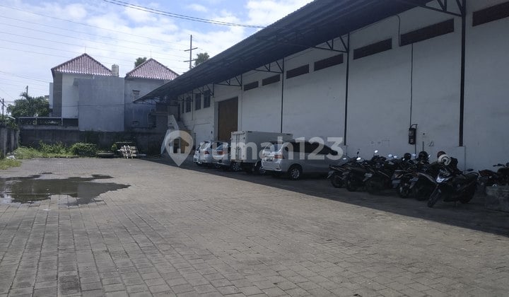 Gudang dengan lokasi sangat strategis , tronton bisa masuk