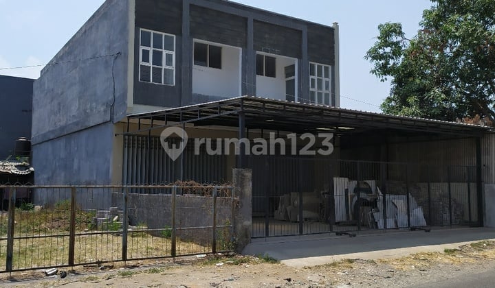 Ready-to-use shop house in Sawojajar, Malang.