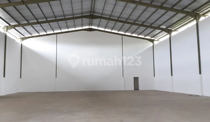 Neat, Safe, and Strategic Warehouse Neat, Safe, and Strategic Warehouse