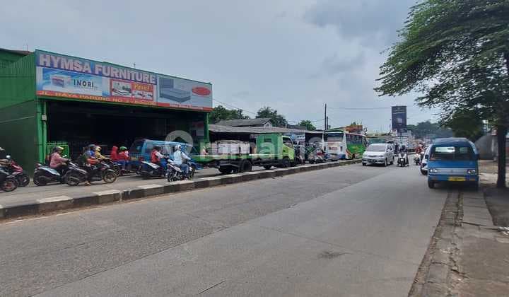 two-story building on parung main road