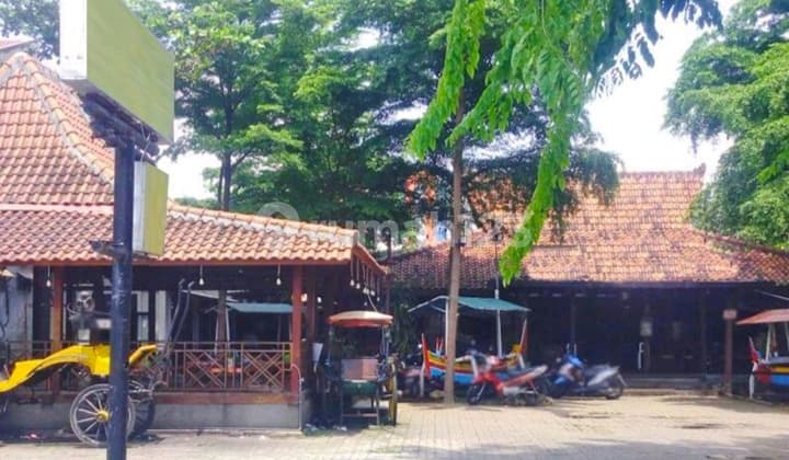 Strategis untuk usaha sangat dekat Universitas Petra