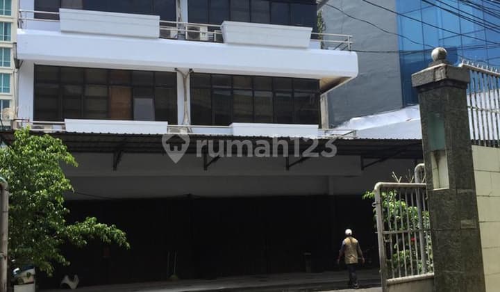 BANGUNAN ex KANTOR at PAKUBUWONO, KEBAYORAN BARU 460/600 SHM HGB (FOR SELL)