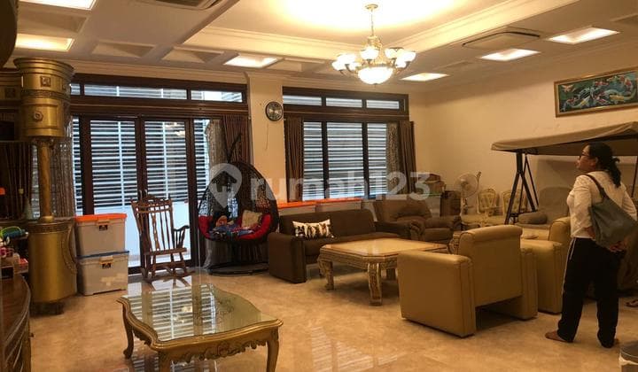 Bangunan dengan peruntukan Multi Purpose di Menteng