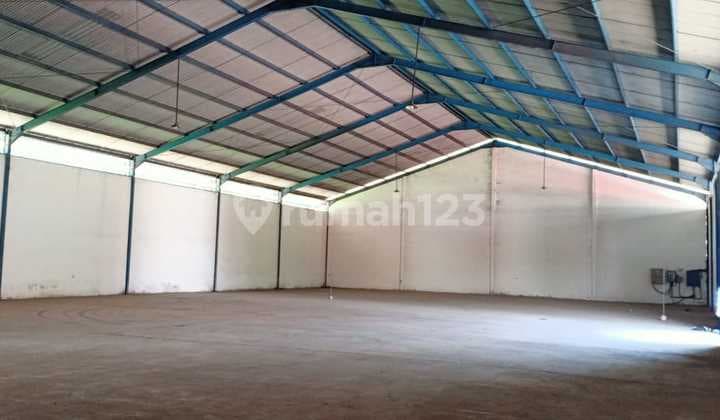 Gudang Loss 1048 m2, lantai cor, pintu tinggi, di Jl Gajahmada, Mojosari, Mojokerto