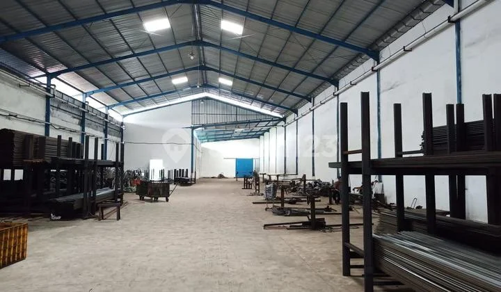 Gudang Margomulyo Permai, Surabaya, SHGB, North-Facing, Land Area 2240 m2 (28x80), Building Area 1600 m2 Gudang Margomulyo Permai, Surabaya, SHGB, North-Facing, Land Area 2240 m2 (28x80), Building Area 1600 m2