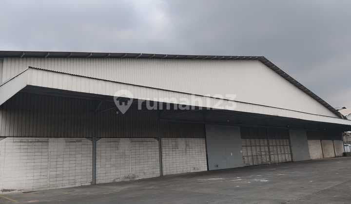 Gudang besar siap pakai lokasi strategis di puast kota