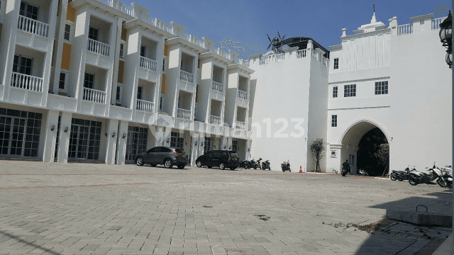 Ruko 3 lantai Zona Ungu terbit Izin Domisili