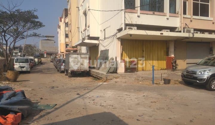 Ruko gandeng 3, lewat Container 40FT di Kota. Jakarta Pusat. 0979