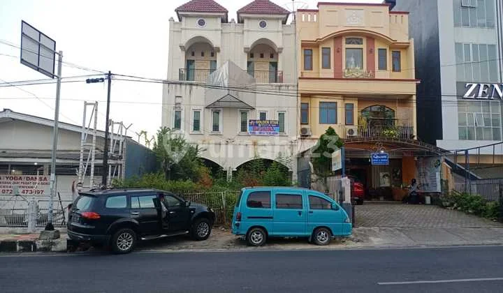 Dua Ruko Kembar Bersebelahan. Cocok untuk Usaha atau Perkantoran Dua Ruko Kembar Bersebelahan. Cocok untuk Usaha atau Perkantoran