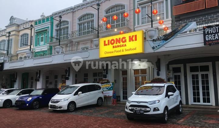 Gading Serpong, Mendrisio Square, 3-storey shop house, 3 units side by side facing the road, ready to use with spacious parking.