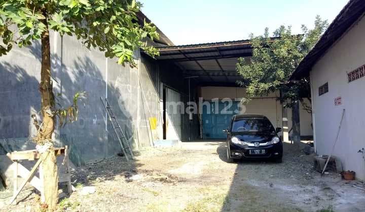 Warehouse 960 m2 Parking 400 m2 Main Road, Sempu Village, Babat - Jombang