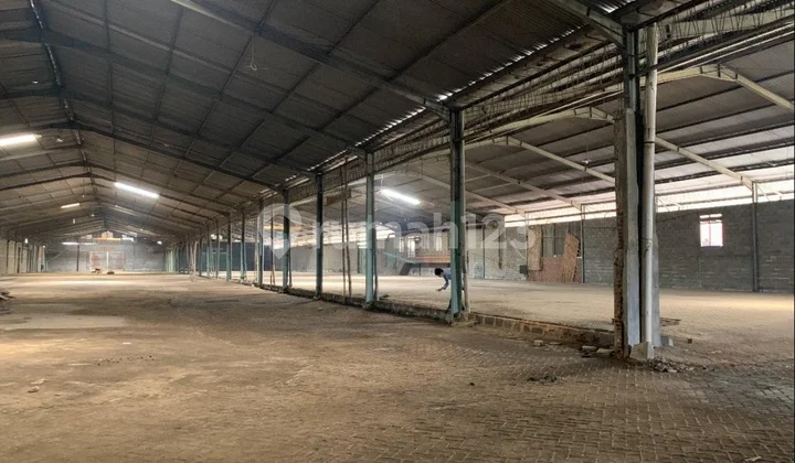Ready-to-use ideal warehouse, in Surabaya. Ready-to-use ideal warehouse, in Surabaya.