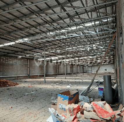 Gudang Besar Di Lewati Kontainer 40feet Di Tambun, Jawa Barat