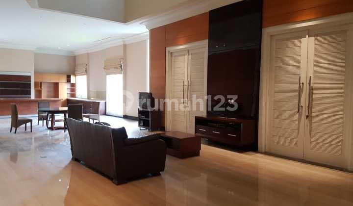 Business Space in the Commercial Area of Jalan Dharmahusada Raya