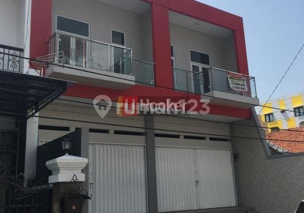 Ruko siap pakai di Jalan Anggrek