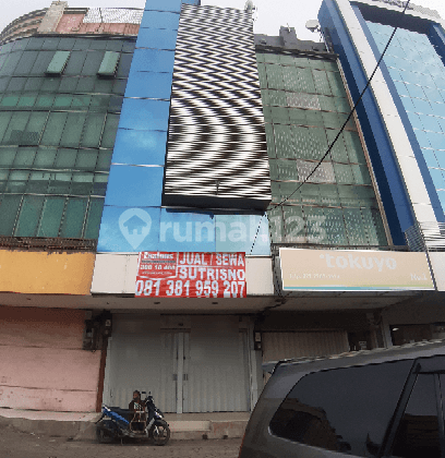 neat commercial shophouse