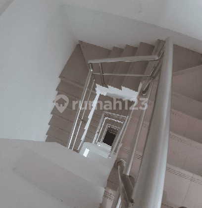 corner shop house 5 floors