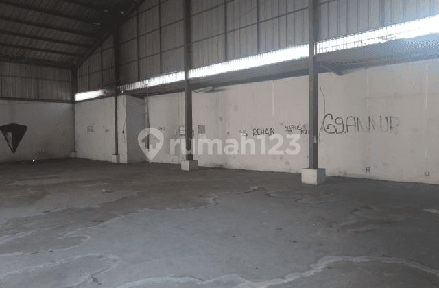 Gudang dan rumah siap pakai