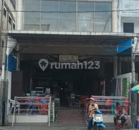 Ruko 3 lantai lokasi setrategis di Tanah Abang luas 250 m2 Jakarta Pusat