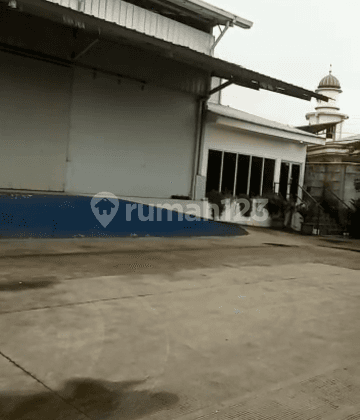 Gudang siap pakai zona industri