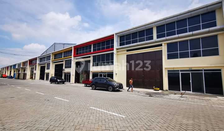 Gudang Baru, Puri Bizpark Mojokerto, Strategis, Siap Pakai, Bonus Cash Back 200 Juta!