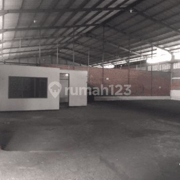Gudang siap pakai zona industri