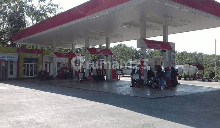 Gas station at a strategic location in Karanggede, Boyolali, Central Java.